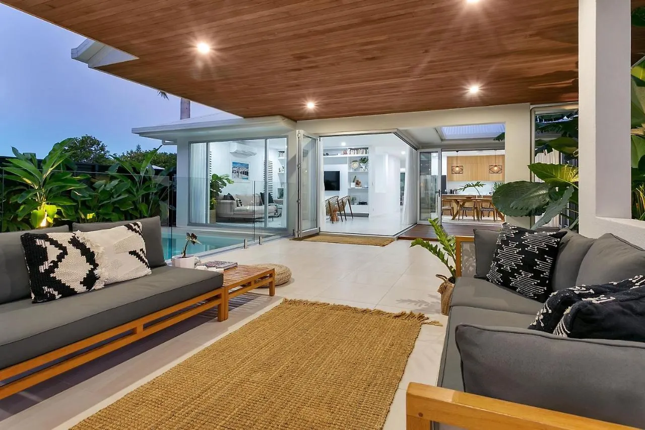 Belle Escapes 94 Cascade Luxury Home Palm Cove Australia